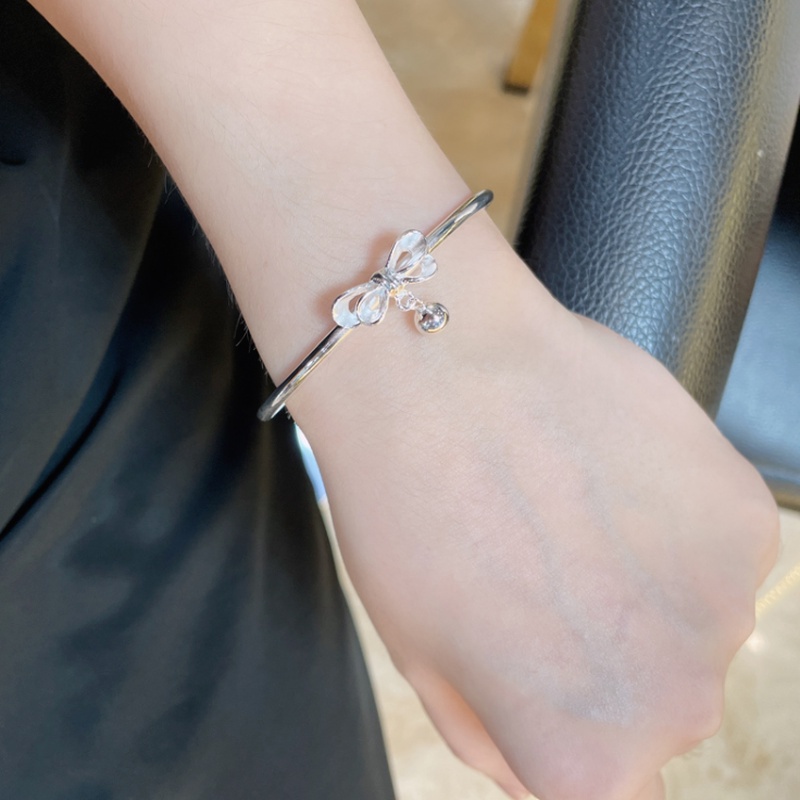 Roselife Gelang Tangan Silver Wanita Desain Pita Kecil Hias Bel Adjustable