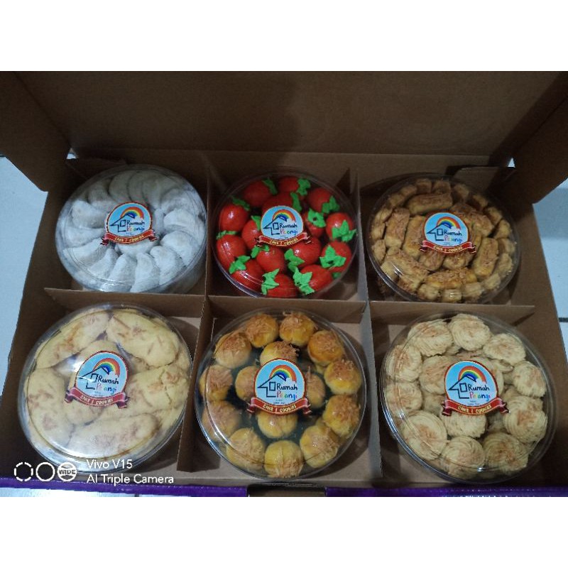 

paket hemat isi 6toples aneka kue kering ukuran toples 250gr