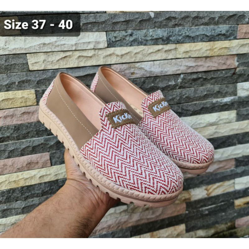 SEPATU FLAT ANYAM KICKERS