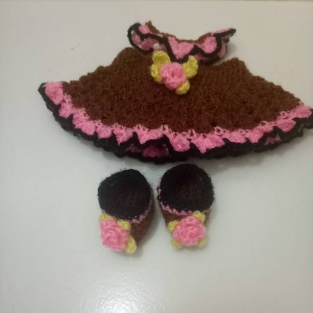 Dress dan sepatu rajut untuk boneka mellchan
