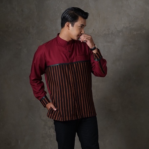 Baju Muslim Pria Koko Lengan Panjang Kerah Shanghai Warna Merah Marun Kombinasi Batik Modern Mewah P