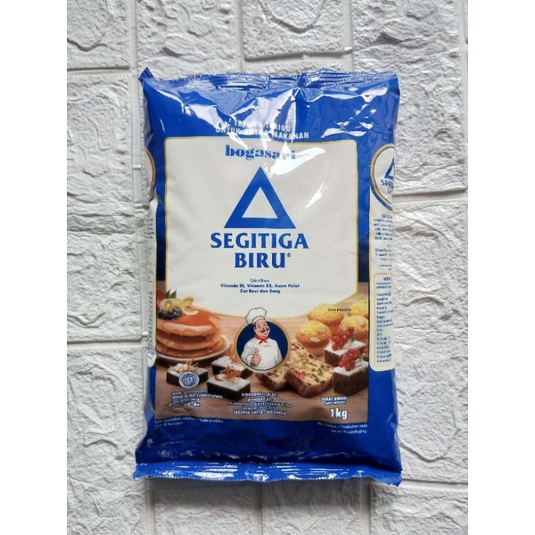 

TEPUNG TERIGU SEGITIGA BIRU PREMIUM 1KG BOGASARI