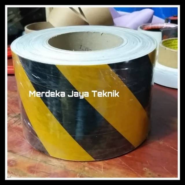 

3M 610 Stiker Reflective Scotchlite Warna Hitam-Kuning Ukuran 4"IN x 45M Lakban Nyalah