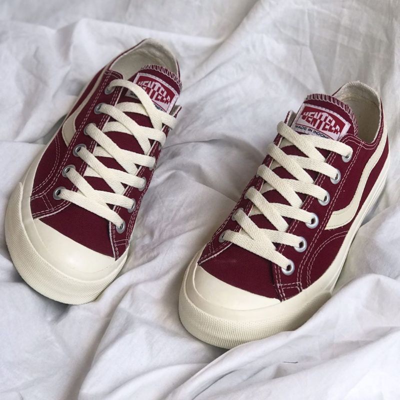 Ventela public low maroon