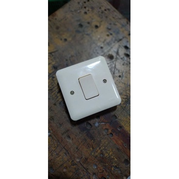 Saklar OMI Engkel IB