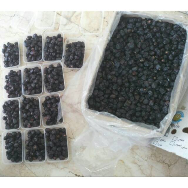 

Kurma ajwa madinah ASLI 100%