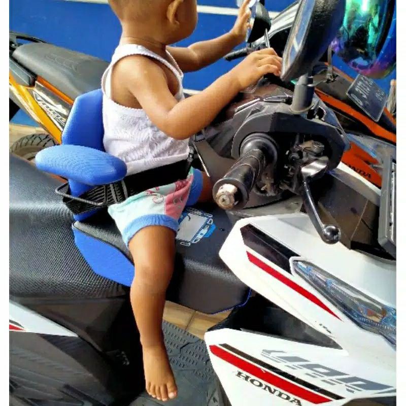 Boncengan motor anak sandaran