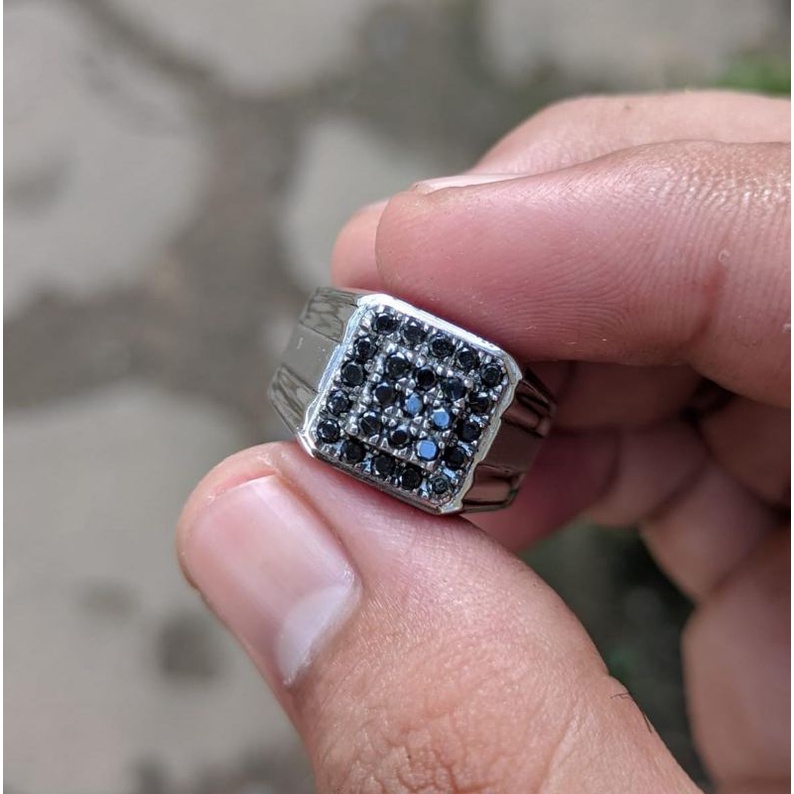cincin berlian hitam
