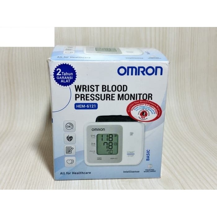 Tensimeter Digital OMRON HEM 6121 Pergelangan tangan model jam