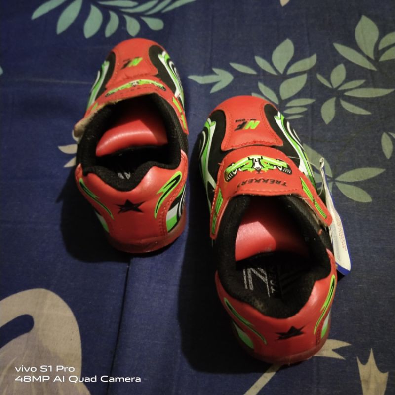 Sepatu anak Trekkers