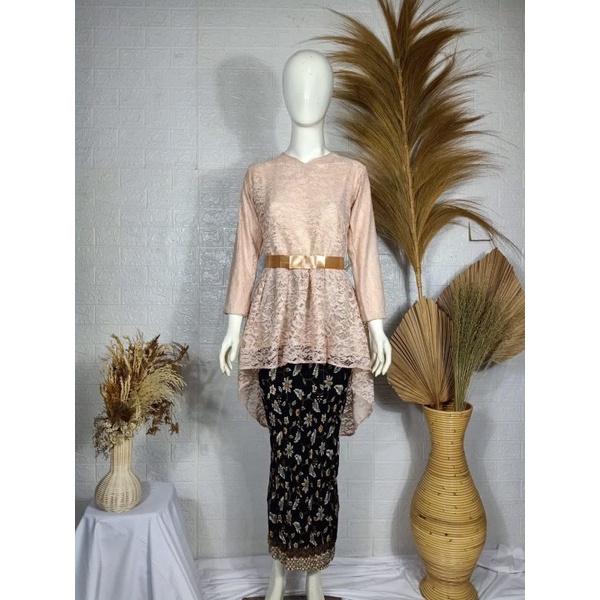 NiaKebaya • SETELAN KEBAYA KURNIA / KEBAYA AURORA BROKAT MIX ROK PLISKET / KEBAYA PITA MODERN WISUDA