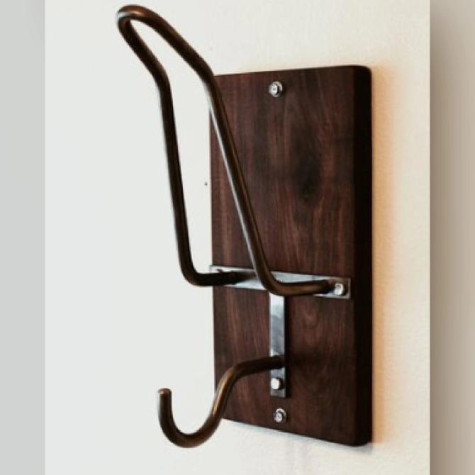 standing helm rak helm tempel dinding