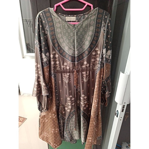 Tunik wearing klamby rafflesia series