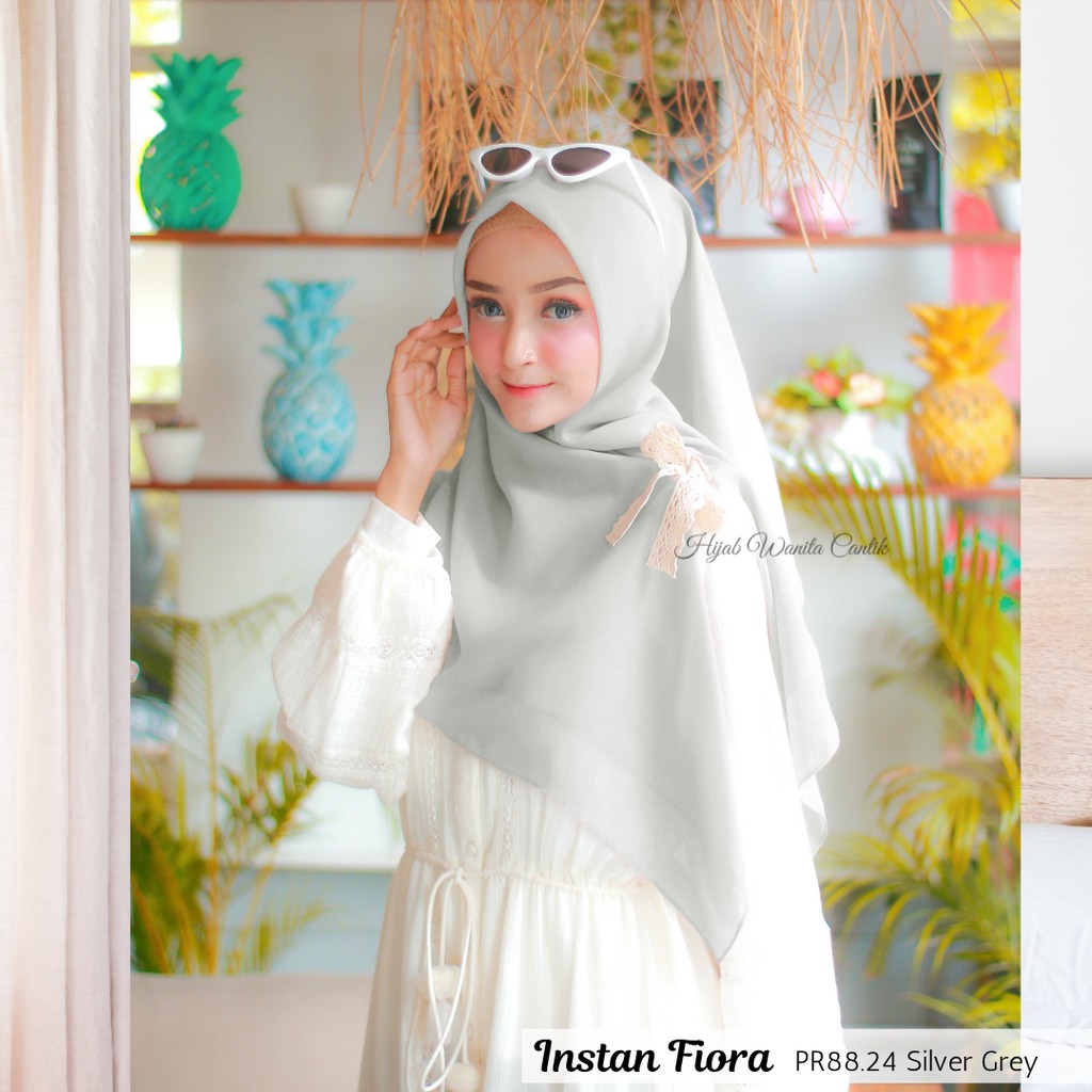 Hijabwanitacantik - Hijab Instan Fiora | Hijab Instan | Jilbab Instan Voal-Silver Gray