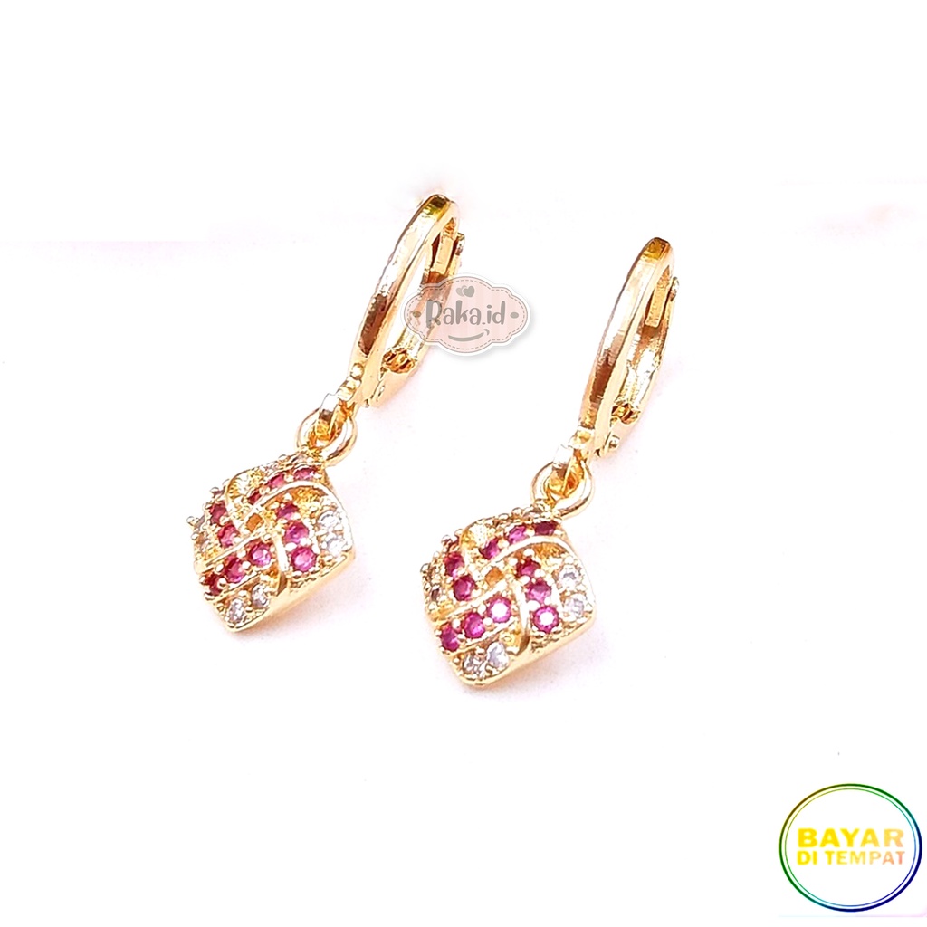 Anting Clip / Klip Motif Anyam Mata Warna Merah Mas Gold Perhiasan Aksesoris Wanita 954