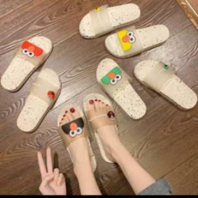 Sandal Elmo putih karet timbul