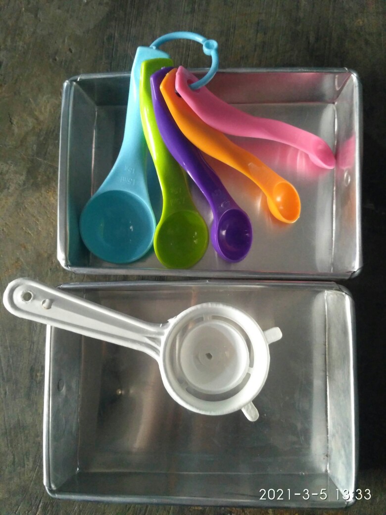 Sendok Pemisah Kuning Telur