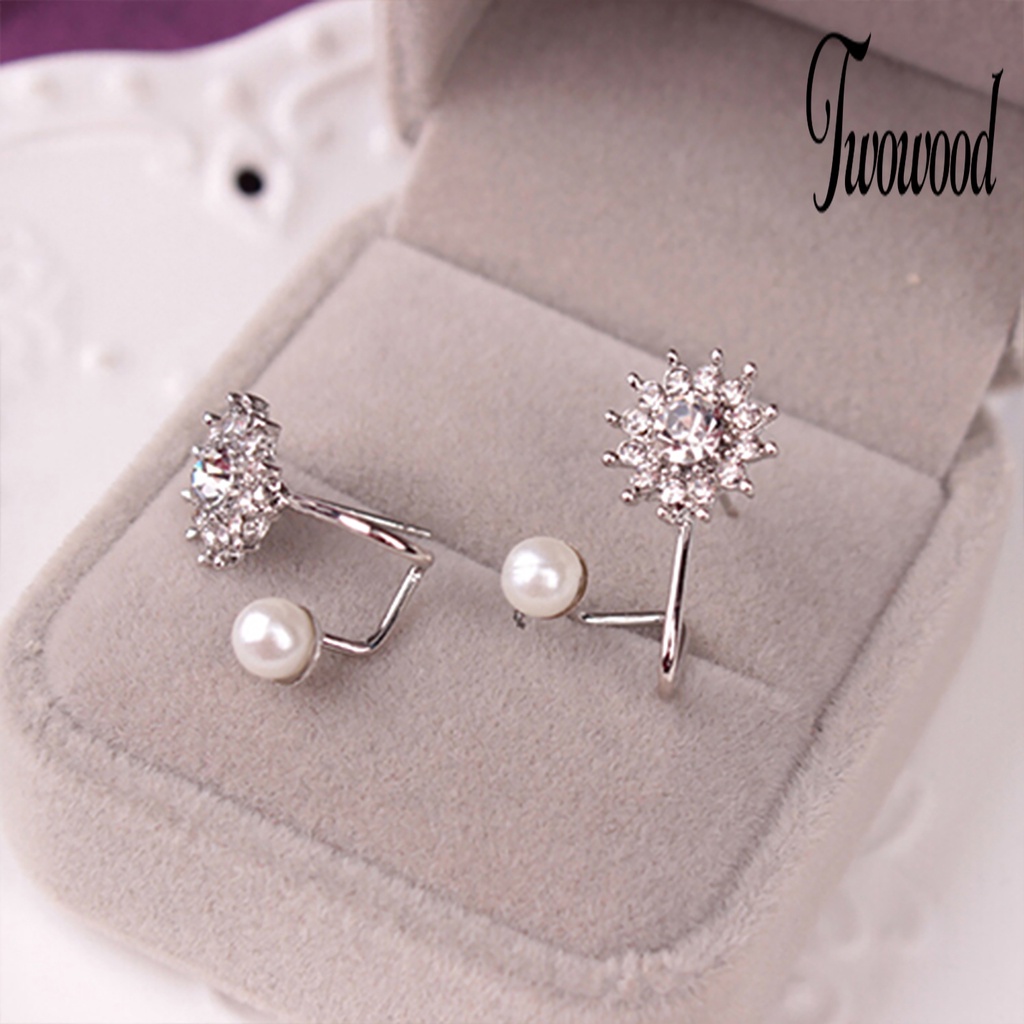 1 Pasang Anting Stud Desain Snowflake Untuk Kencan