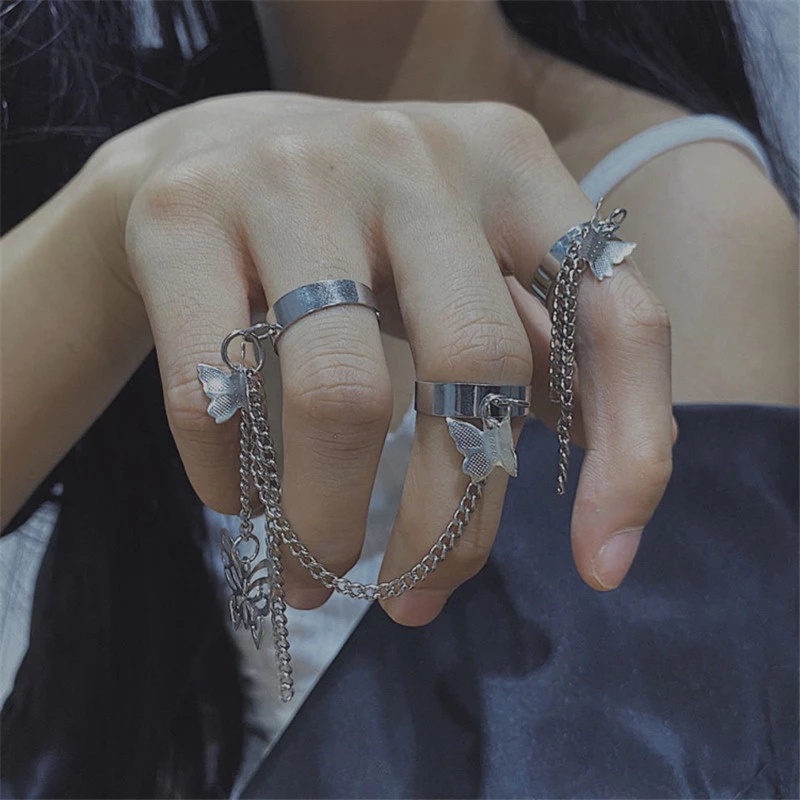 2pcs / Set Cincin Rantai Multilayer Adjustable Desain Kupu-Kupu Bahan Alloy Gaya Punk Hip Hop Untuk Pria Dan Wanita