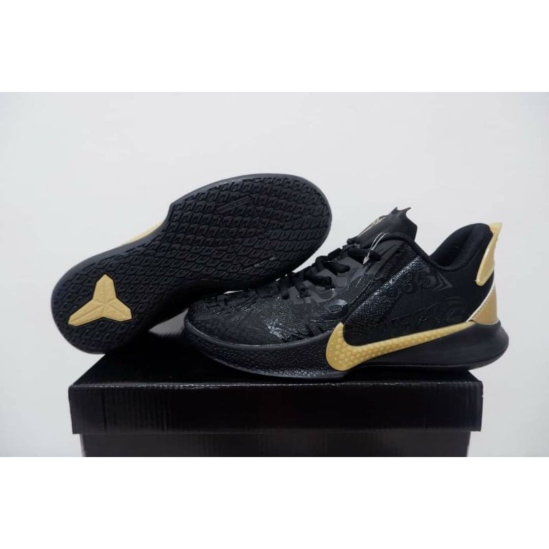 black kobe lows