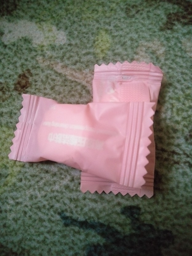 Tissue Handuk Mini Permen Travelling Liburan Kompress Towel Portable