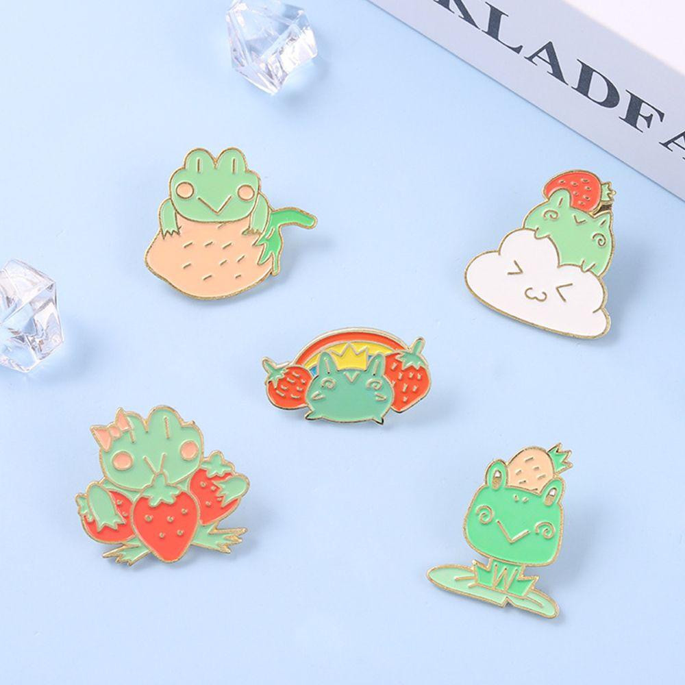 Lily Enamel Pin Fashion Makan Strawberry Kodok Kartun Lencana