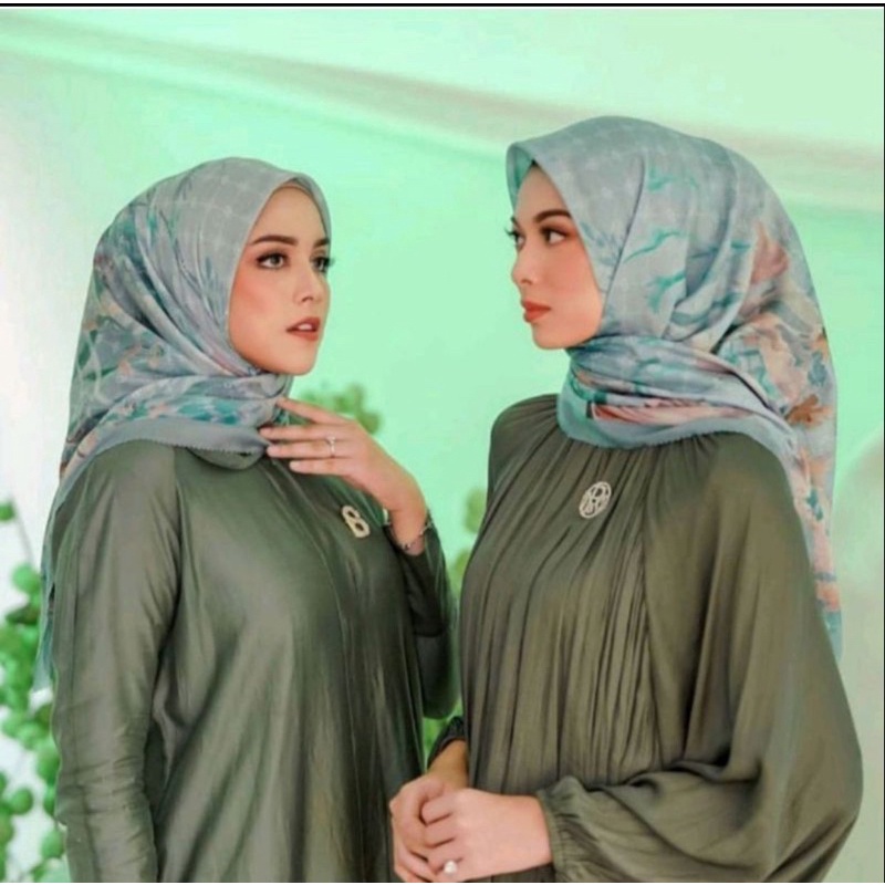 The Xanadu Scarf Jade Riamiranda x Buttonscarves new with Pin