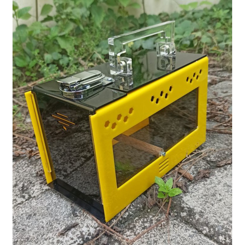 Box akrilik  untuk bawa burung kecil atau hewan kecil