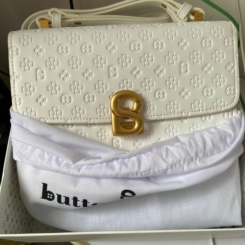 audrey bag buttonscraves