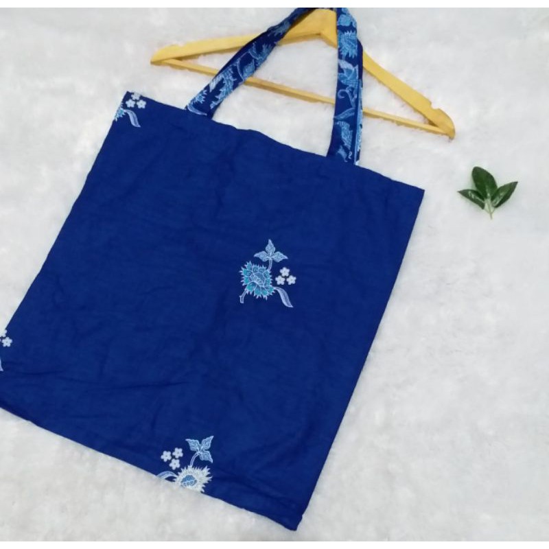 

Tas batik serbaguna warna biru