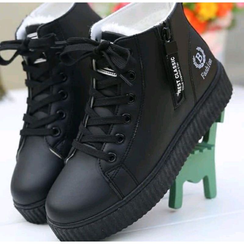 Sepatu Boot Fashion Wanita Best Classic New