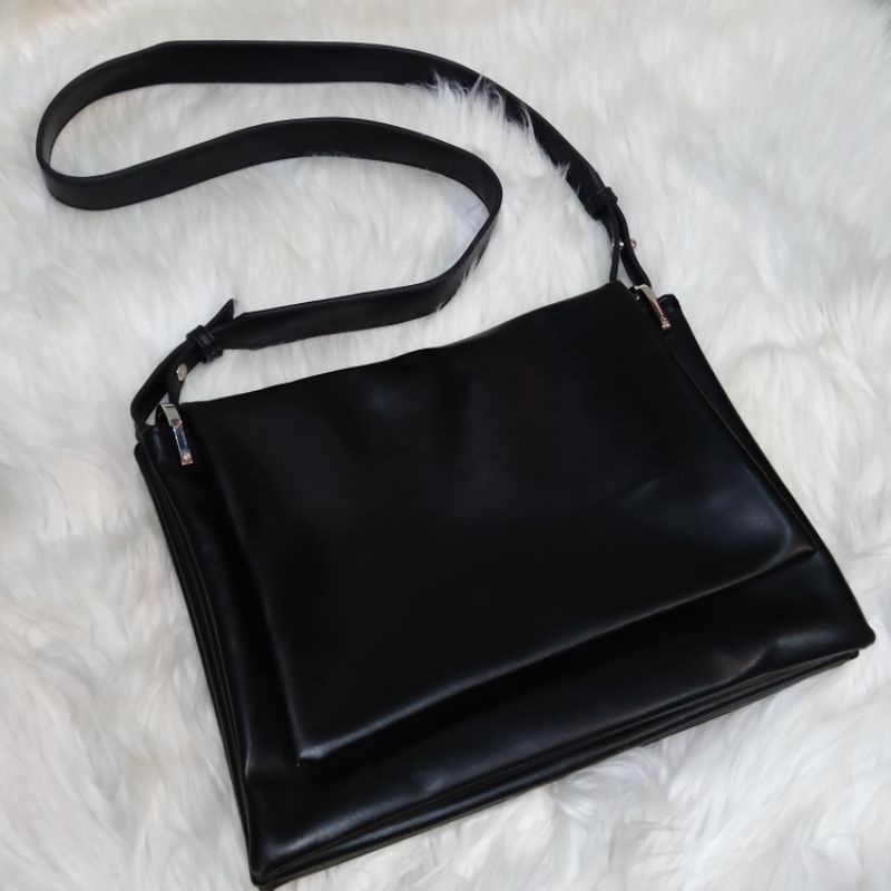 tas selempang unisex no brand hitam second/seken/bekas/preloved (harga net)