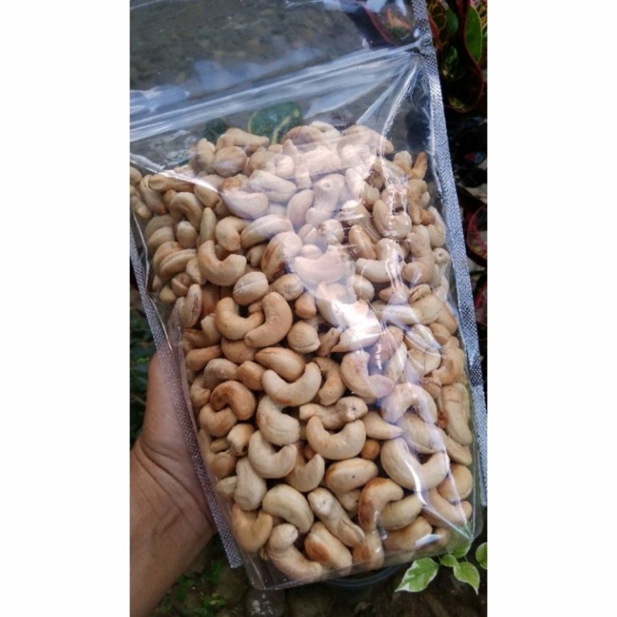 

KACANG MEDE OVEN JUMBO 250 GRAM / CASHAW ROASTED