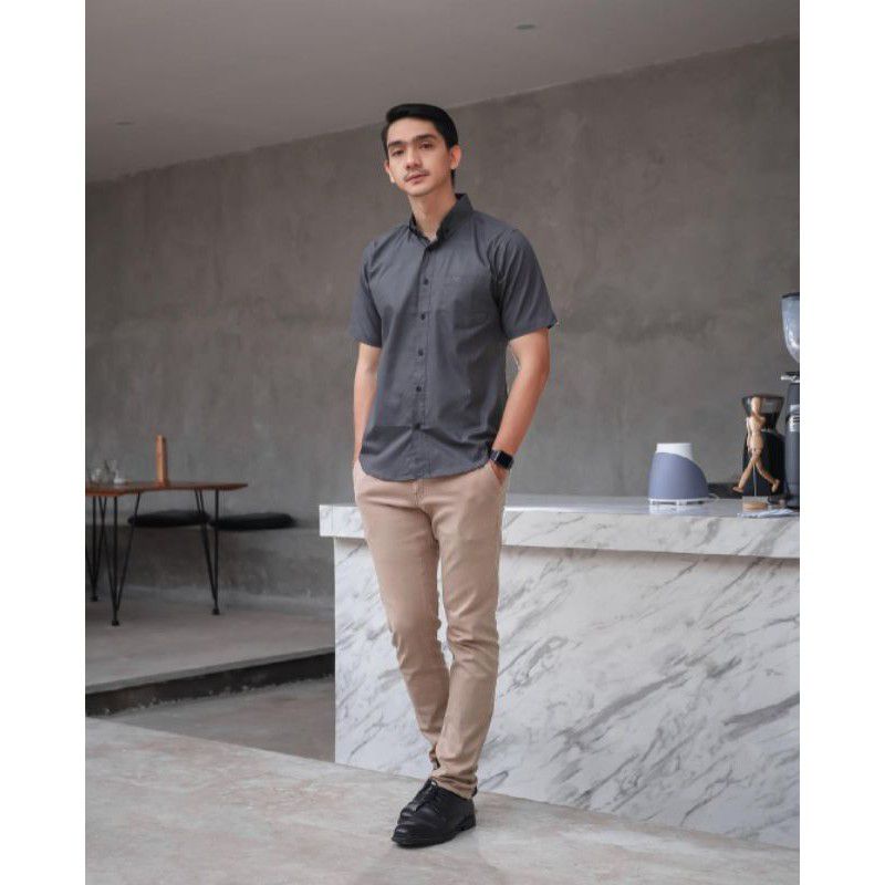 KEMEJA POLOS pria LENGAN PENDEK / kemeja polos pria / kemeja pria formal / kemeja polos slimfit { BISA COD}