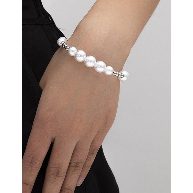 LRC Gelang Wanita Fashion White K Stainless Steel Beads Pearl Beaded Bracelet K74993