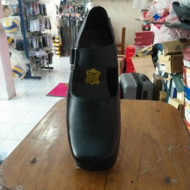 Sepatu Fantofel Suntour