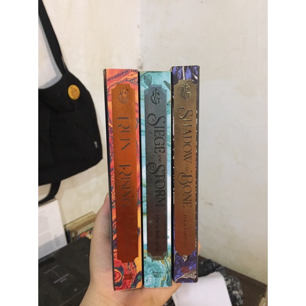 PRELOVED SHADOW AND BONE TRILOGY BY LEIGH BARDUGO MURAH ORIGINAL BAHASA INDONESIA