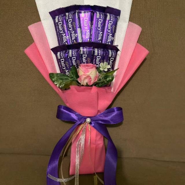 

Buket coklat dairy milk 30gr isi 10pcs