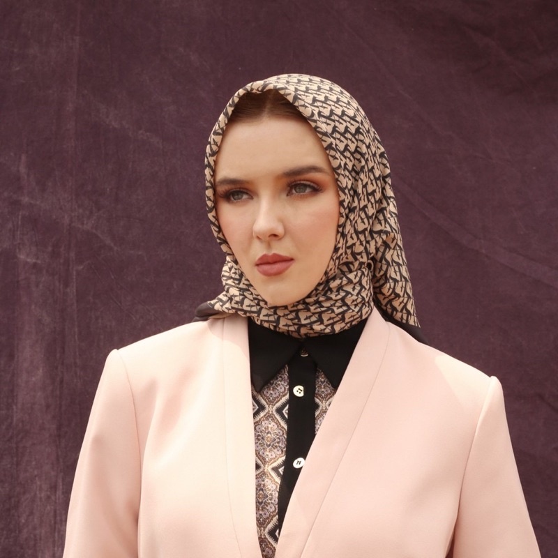 la sabelle- the essential black reborn