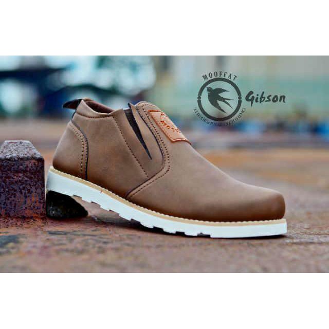 SEPATU MOOFEAT GIBSON BROWN