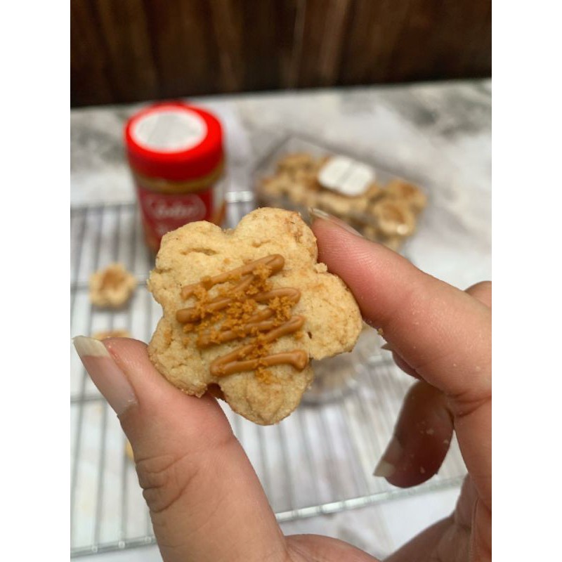 

KUE KERING CINNAMON BISCOFF