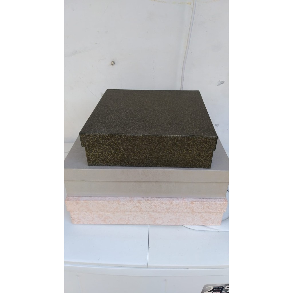 

Box Bunga/Hard Box/ Hardbox Hampers/ Flower Box/Bloom Box/ Square Flower Box Ukuran L Dan XL