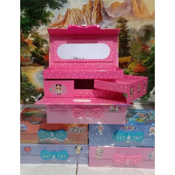 

TEMPAT PENCILS KODE 3/D KOTAK (random)