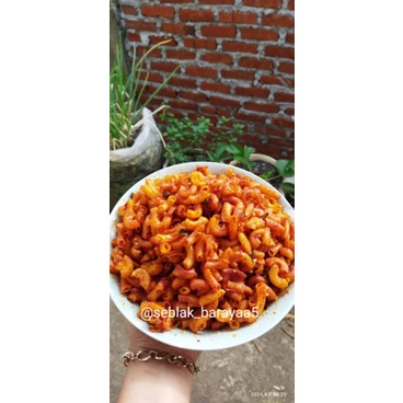 

makaroni kriuk extra pedas daun jeruk 100gr