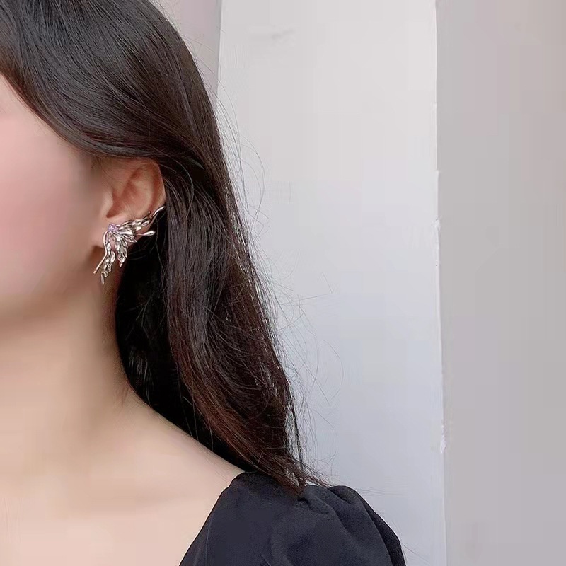 Anting Bentuk Sayap Asimetris Untuk Aksesoris