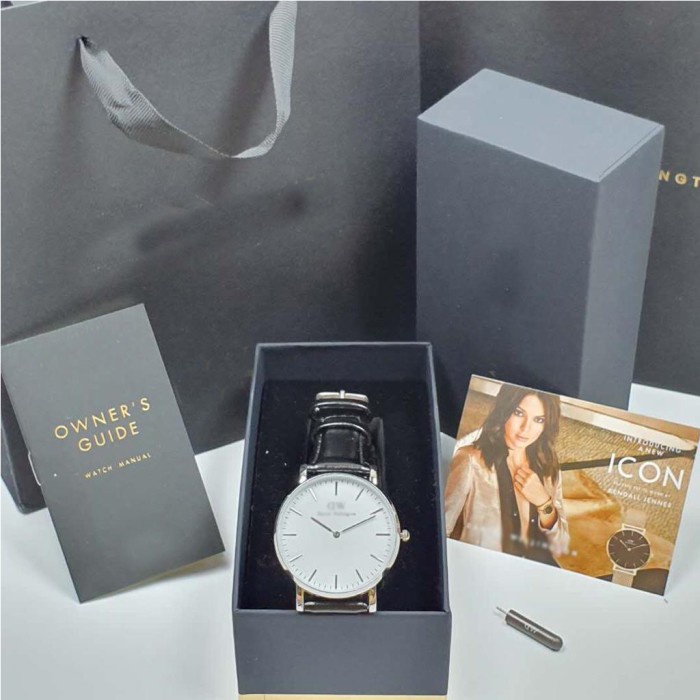 

Jam Tangan Pria / Wanita Tali Kulit 90W Analog Fullset (Box, Paperbag) - Hitam Putih, Pria