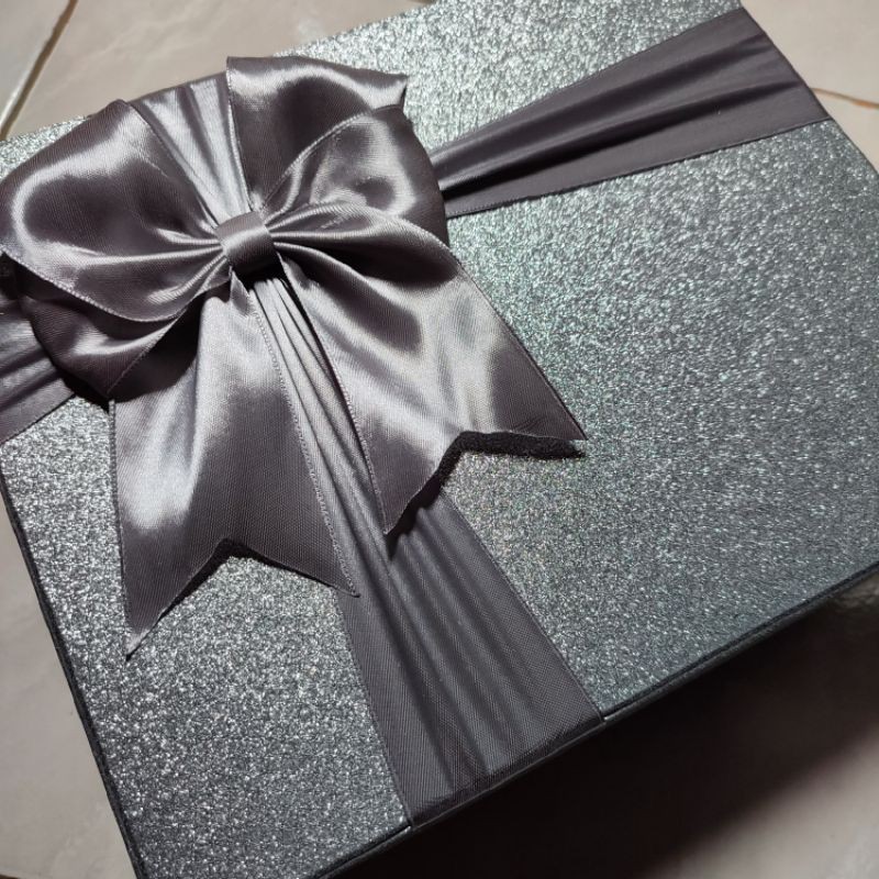 KOTAK HADIAH PARCEL LEBARAN HAMPERS GLITTER ABU TUA PITA ABUTUA