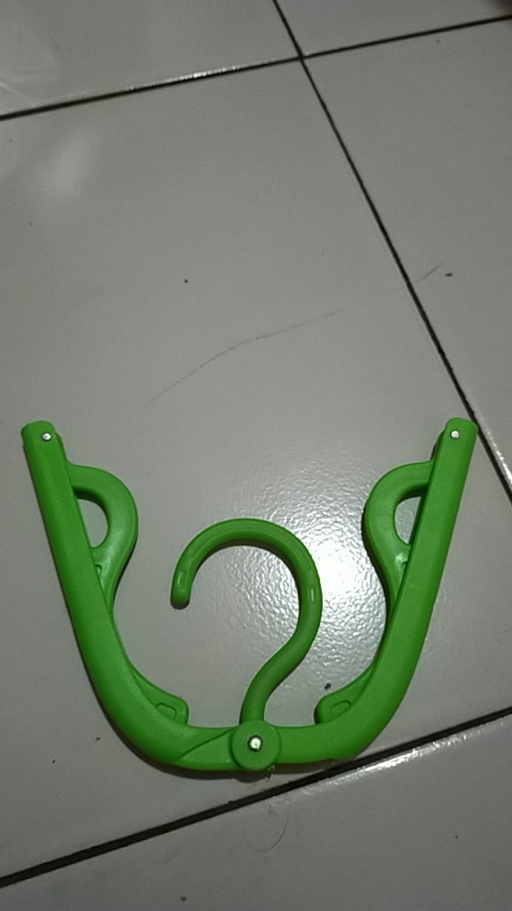 Gantungan Baju Lipat