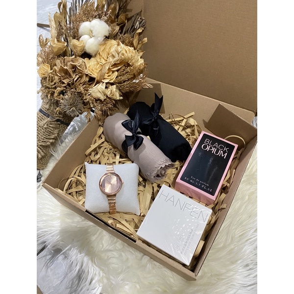 

{CKMM} GIFT BOX HIJAB / HAMPERS CEWEK/ KADO PACAR / KADO CEWEK / ANNIVERSARY