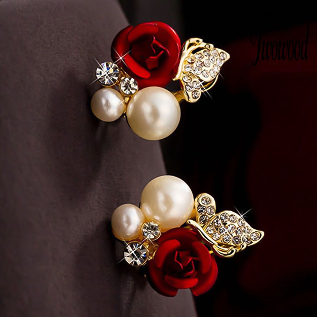 Anting Stud Desain Bunga Mawar Merah Aksen Mutiara Tiruan Bahan Alloy Untuk Hadiah